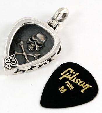 จี้กระโหลกปิ๊กกีตาร์