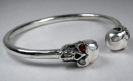 กำไลเงินแท้ ดีไซน์หัวกะโหลกตาฝังพลอย