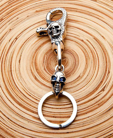 พวงกุญแจเงินแท้ ดีไซน์กะโหลกฝังพลอย cz แซฟไฟร์ รหัส 3204