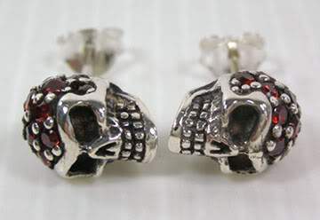 ต่างหุเงินแท้ ดีไซน์หัวกะโหลกฝังพลอยการ์เนต